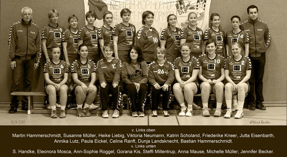 Die Damenmannschaft des TV Neheim 1884, Abteilung: Handball s/w.