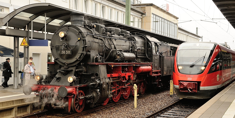 Die Dampflok  58 311 (Bj.1917)  bei einem Zwichenstop gestern in Kaiserslautern.