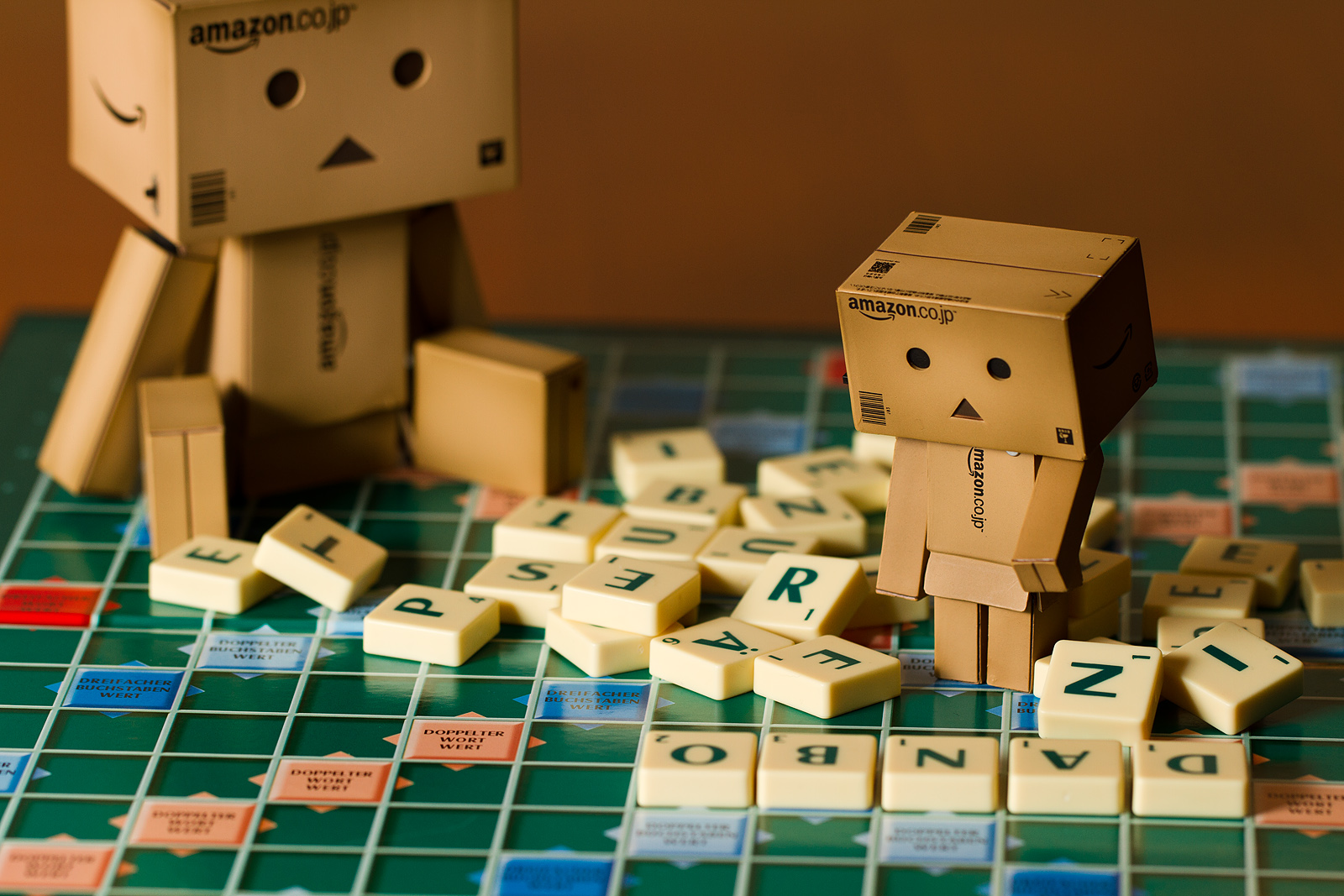 Die Danbos spielen Scrabble