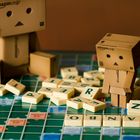 Die Danbos spielen Scrabble