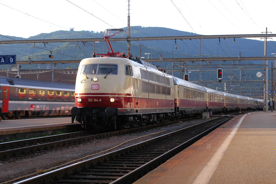 Die DB Lok 103 184-8 in der Schweiz