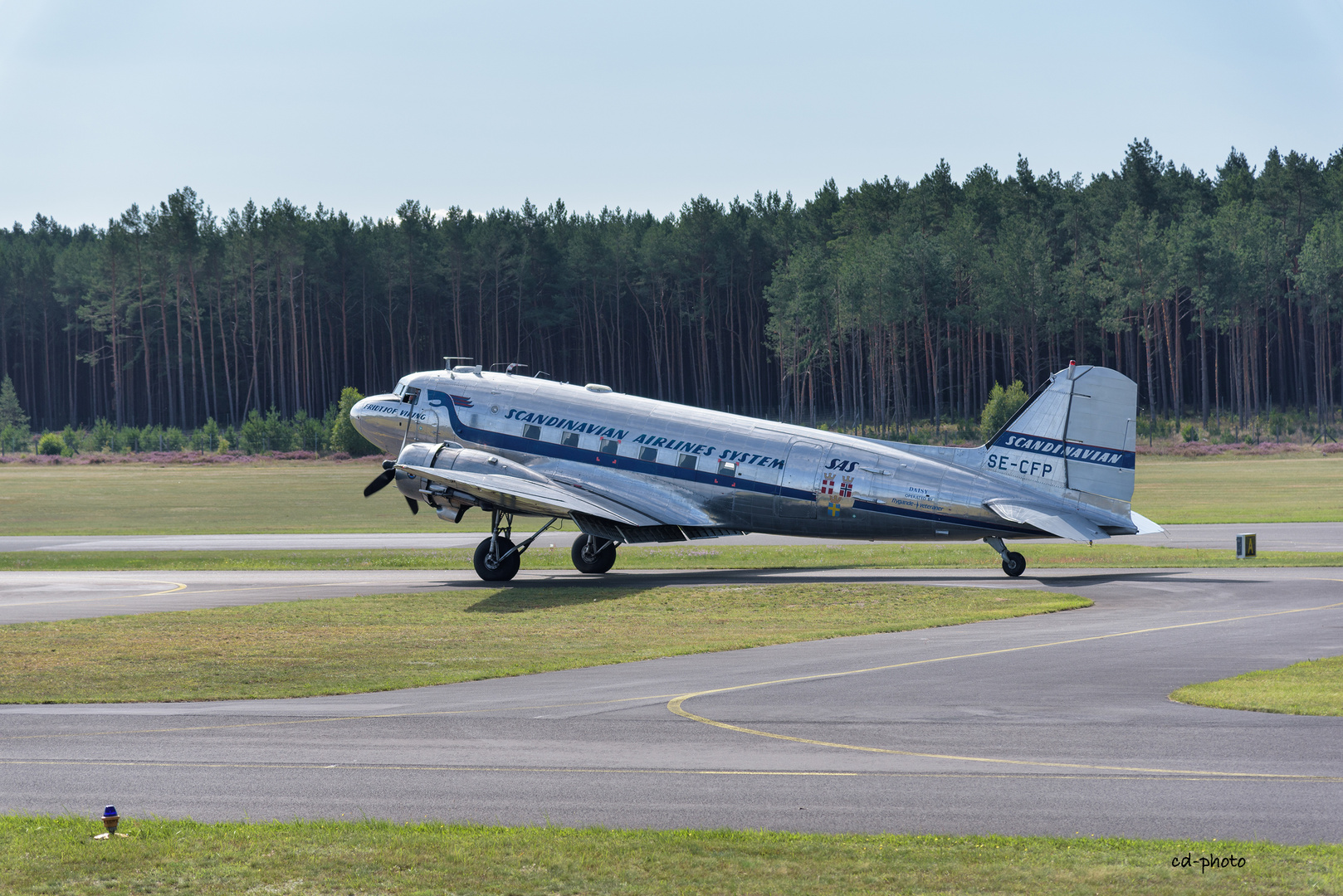 Die DC-3 rollt an