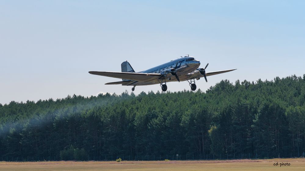 Die DC-3 SE-CFP der SAS startet