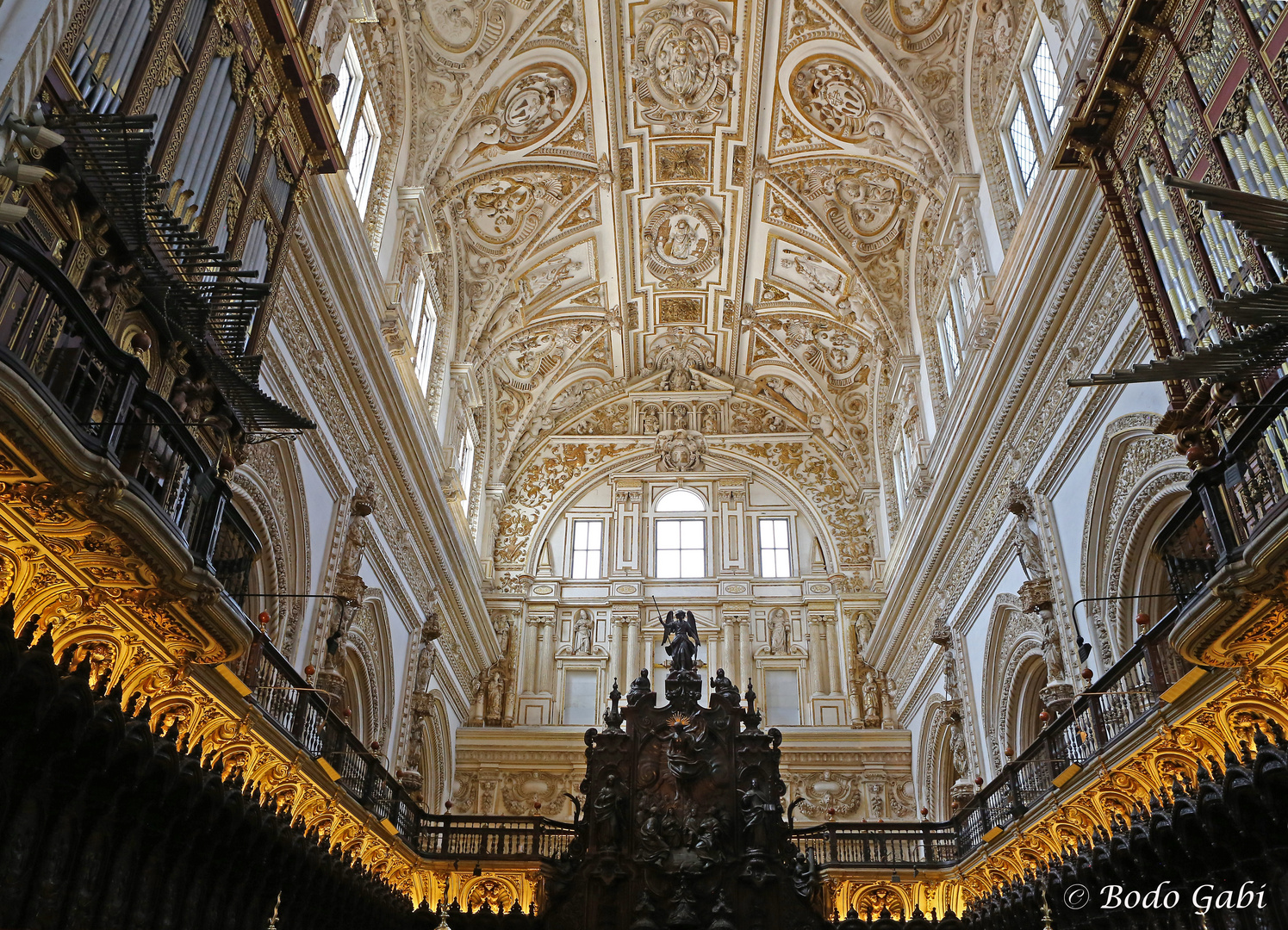 Die Decke über dem Chor