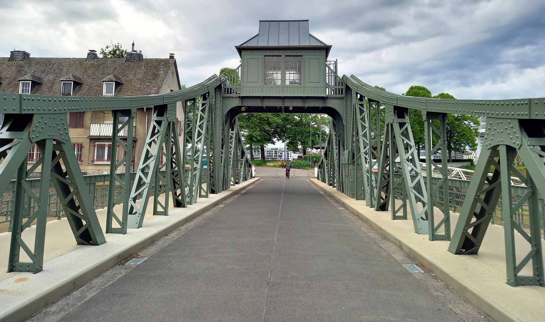 die Deutzer  Drehbrücke