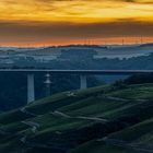 die Dieblicher Moselbrücke (A61) im Sonnenuntergang