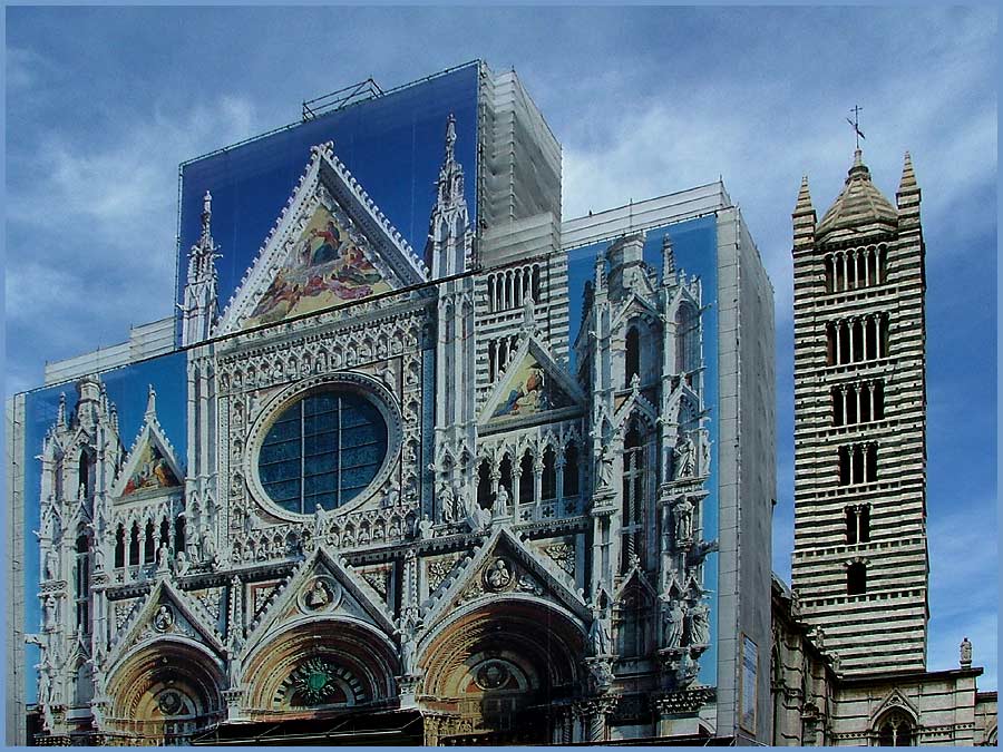 Die Domfassade in Siena wird restauriert, aber die Touristen sollen nicht enttäuscht werden