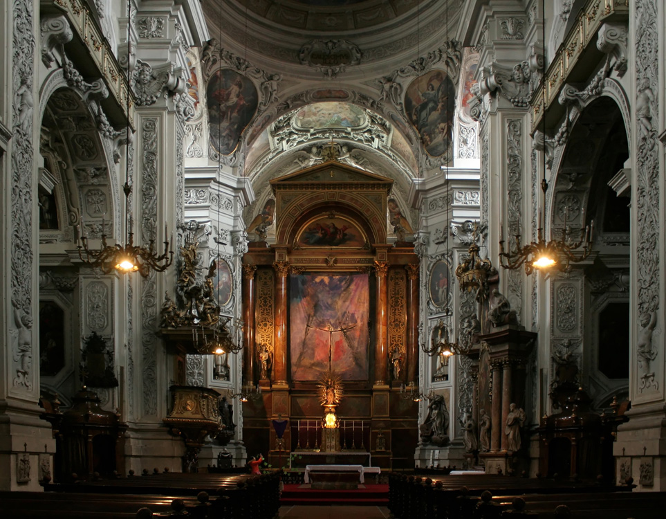 Die Dominikanerkirche mit Fastentuch vor dem Altarbild