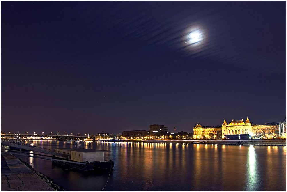 Die Donau bei Nacht