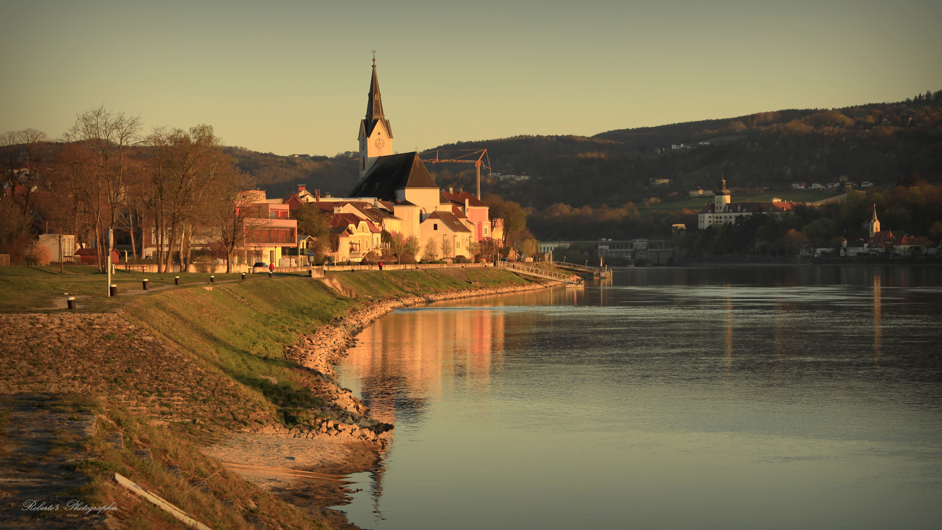 "Die Donau in der Morgensonne"