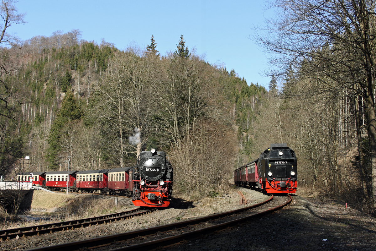 Die Doppelausfahrt aus Eisfelder Talmühle ....