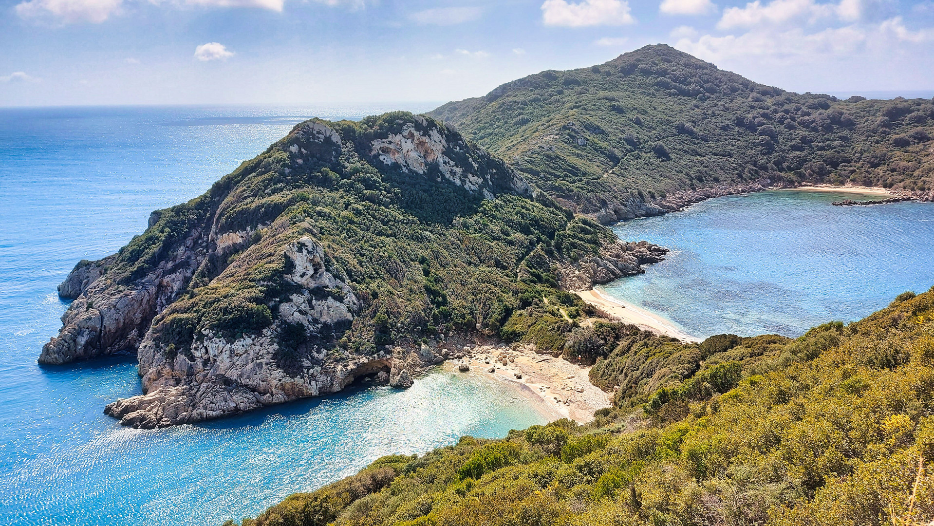 Die Doppelbucht von Porto Timoni