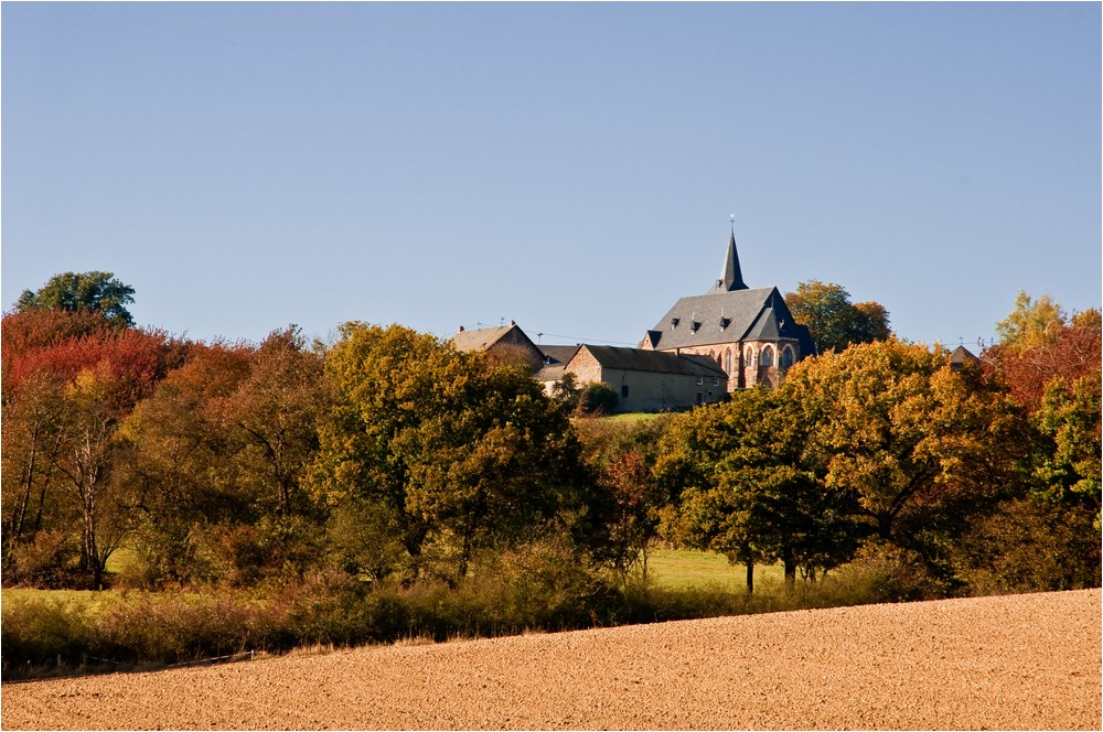 Die Dorfkirche ...