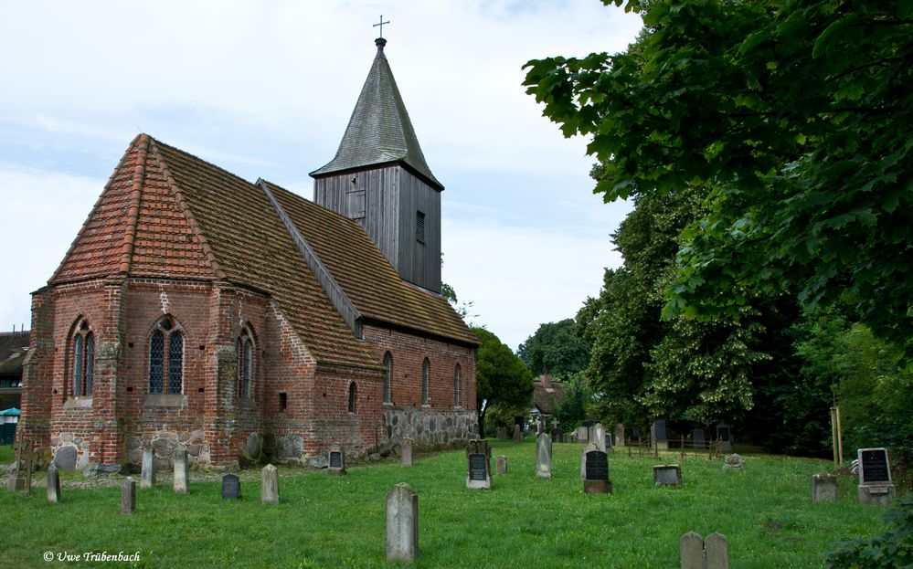 Die Dorfkirche von Gross Zicker (1)