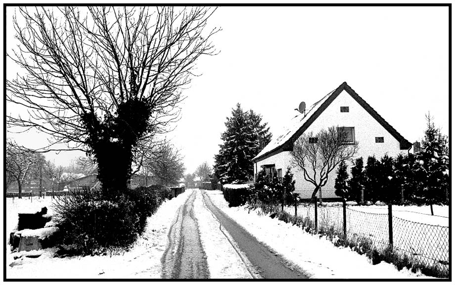 Die Dorfstrasse im Winter