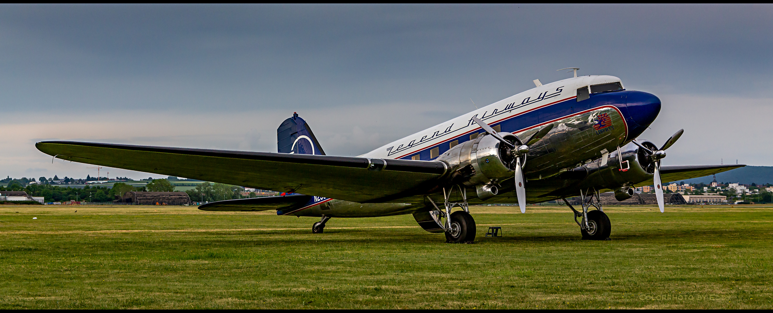 Die Douglas DC-3C N25641  -  " Liberty "  ...