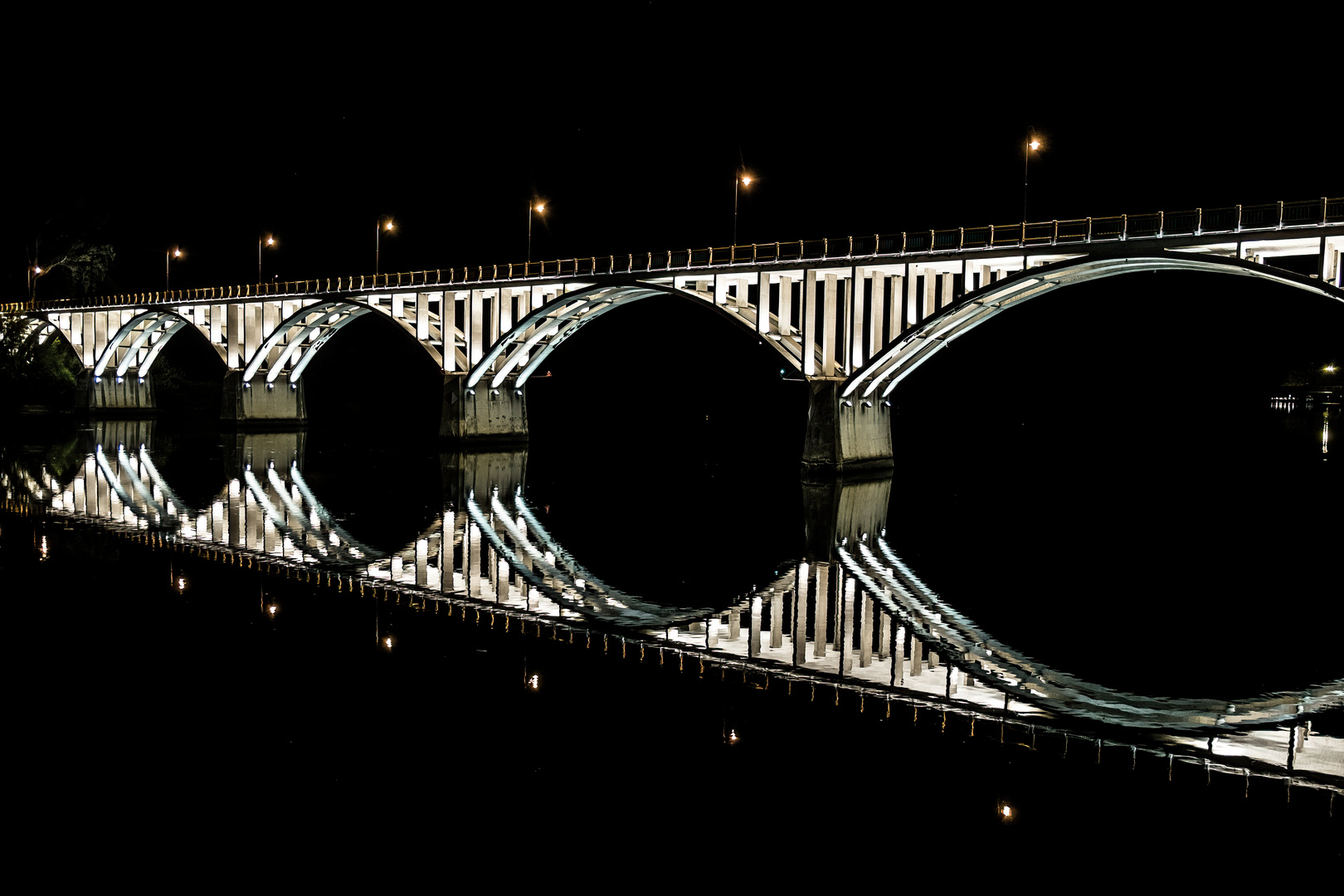 Die Douro-Brücke