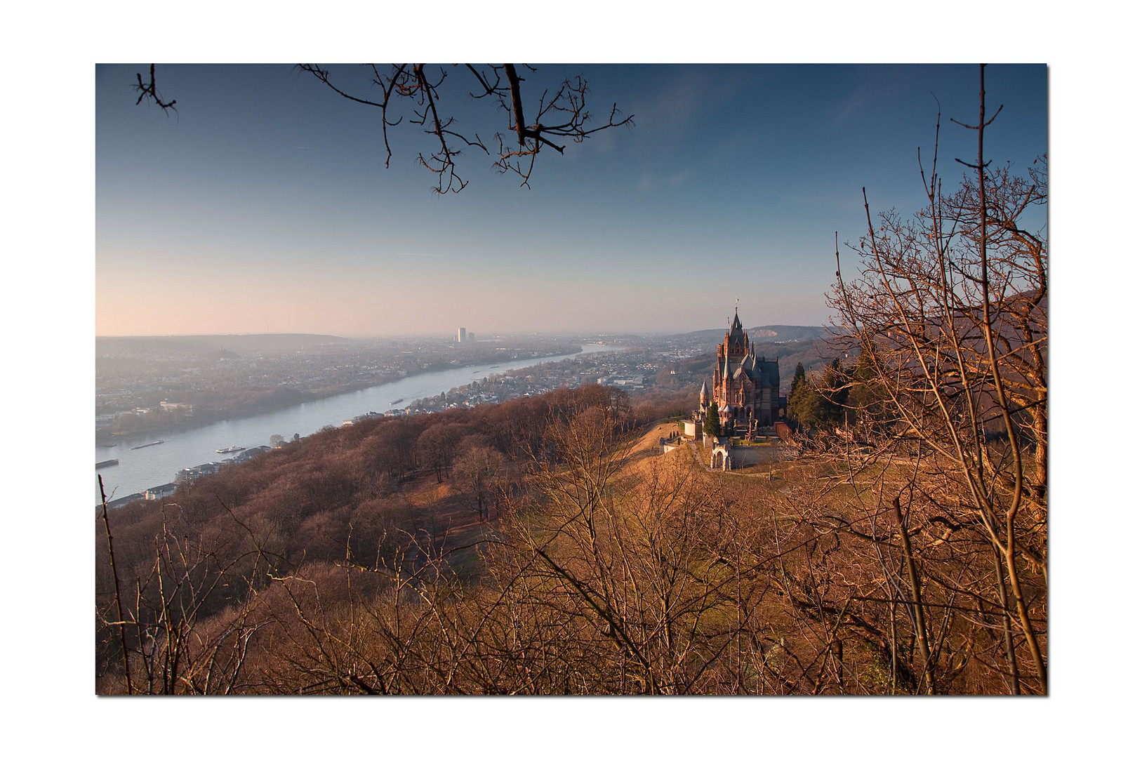 Die Drachenburg erwartet den Frühling