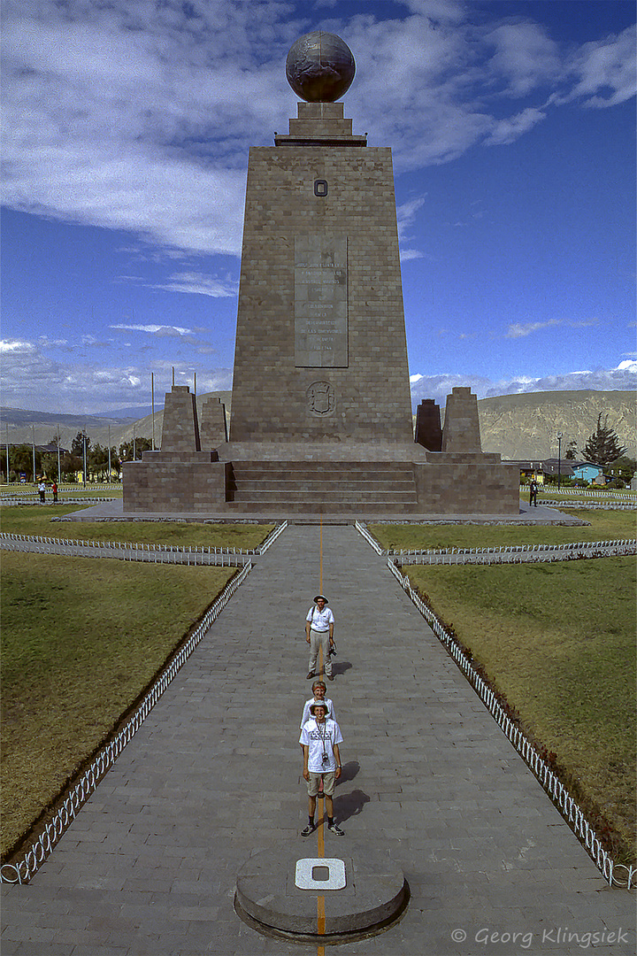 Die drei am Äquatordenkmal … 