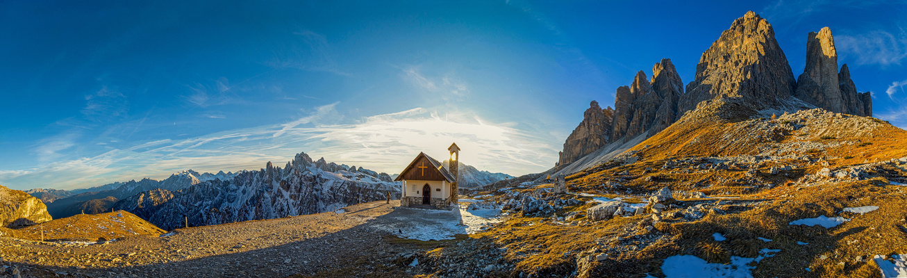 die Drei Zinnen Südseite mit der Capella degli Alpini (2)