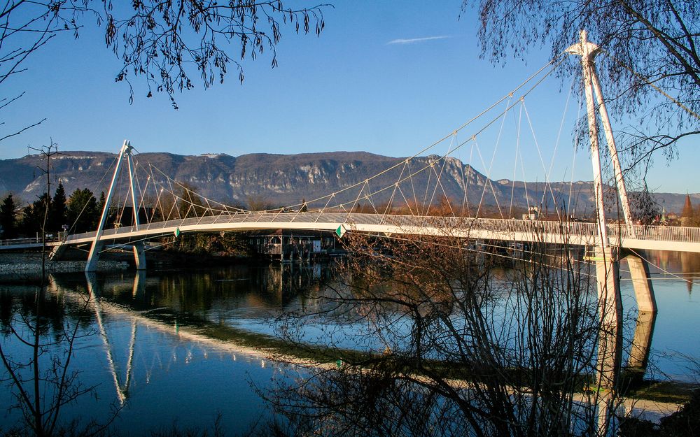 Die Dreibeinskreuzbrücke