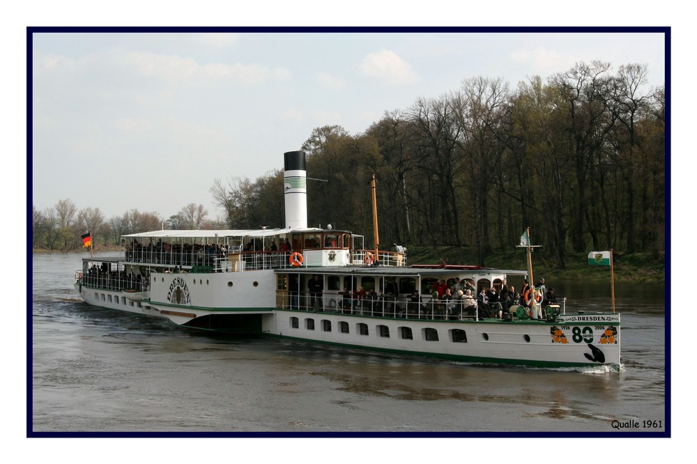 Die Dresden auf der Elbe