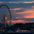 Die Düsseldorfer Rheinkirmes bei Nacht