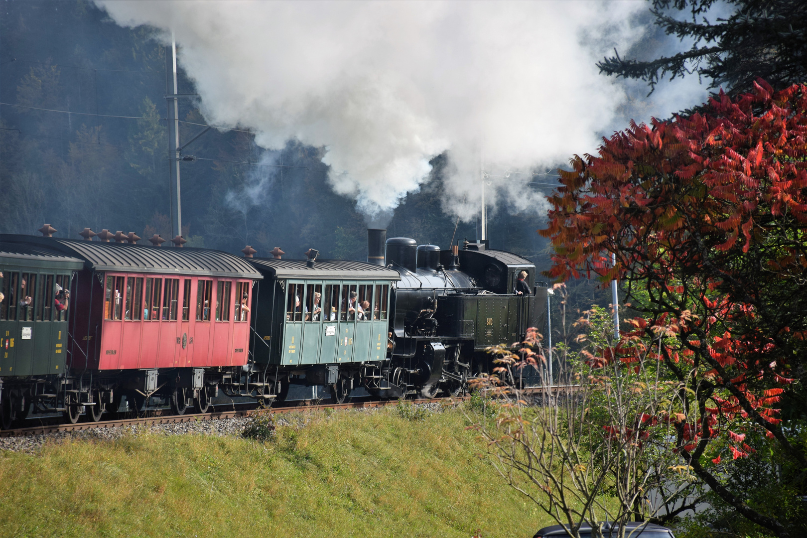 Die Eb 3/5 5810 verlässt Bauma Richtung Hinwil am 12. Oktober 2014