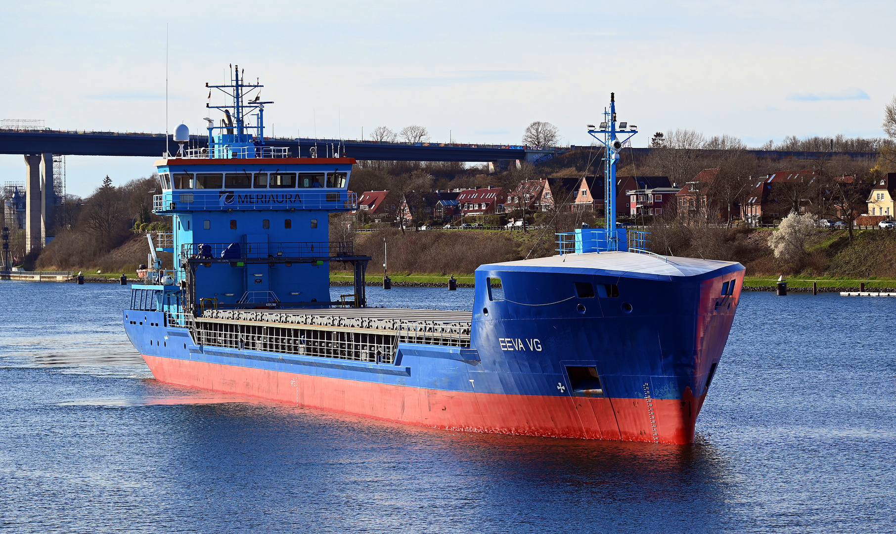 Die EEVA VG vor der Schleuse Kiel-Holtenau