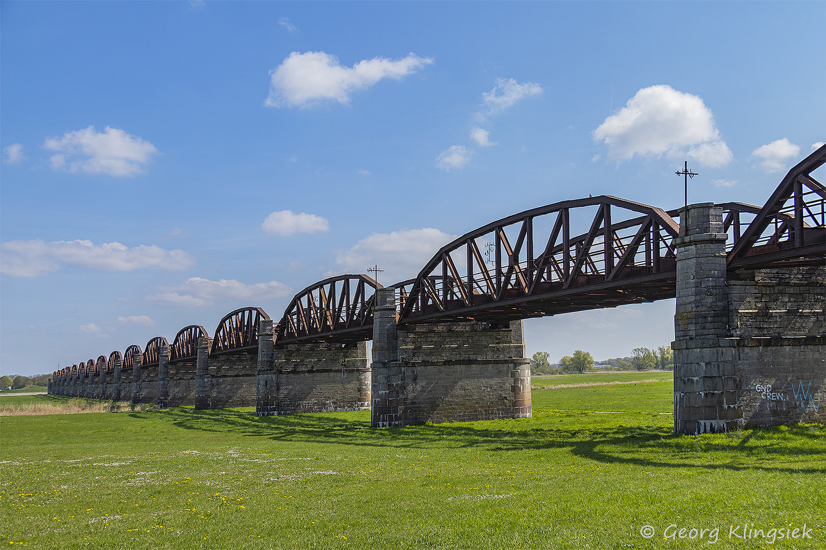 Die ehemalige Dömitzer Eisenbahnbrücke … 