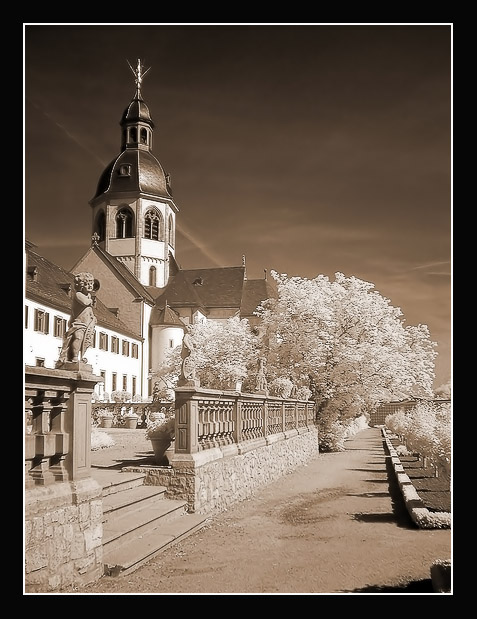  Die Einhardbasilika....