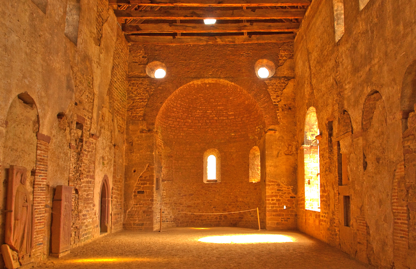 Die Einhardsbasilika in Steinbach ( OT von Michelstadt) im Odenwald - 2.)