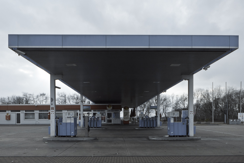 Die einsame Tankstelle - II