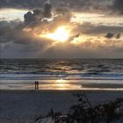 Die Einsamkeit am Strand genießen 