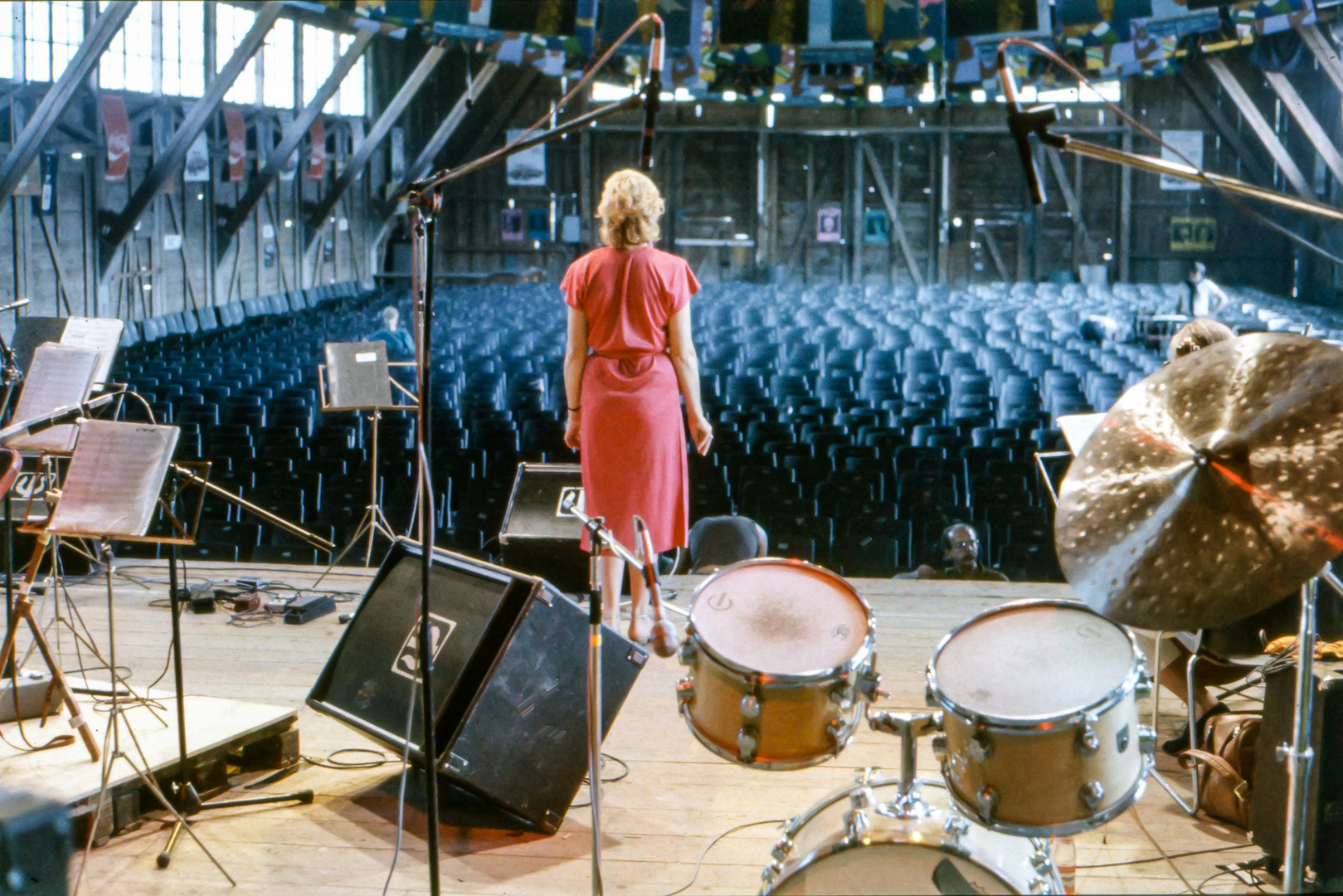 Die Einsamkeit der Sängerin vor dem Konzert (1983).