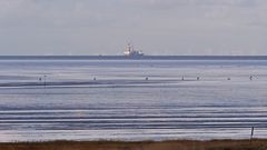 Die einzigste deutsche offshore Ölbohrplattform "Mittelplate" in der Nordsee ...