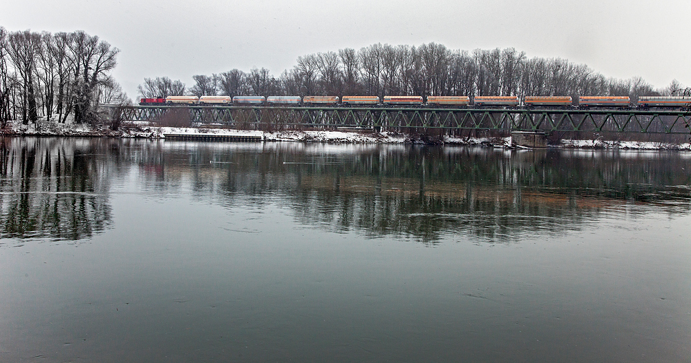 Die Eisenbahnbrücke ...