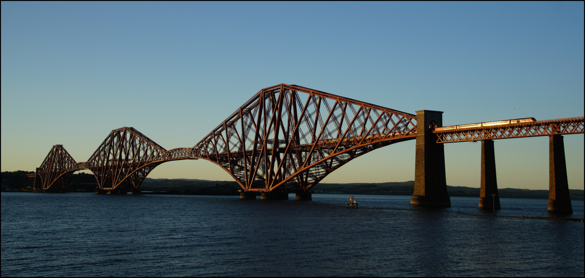 Die Eisenbahnbrücke in Edinburgh