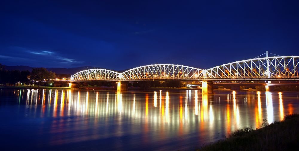 Die Eisenbahnbrücke in Linz 2