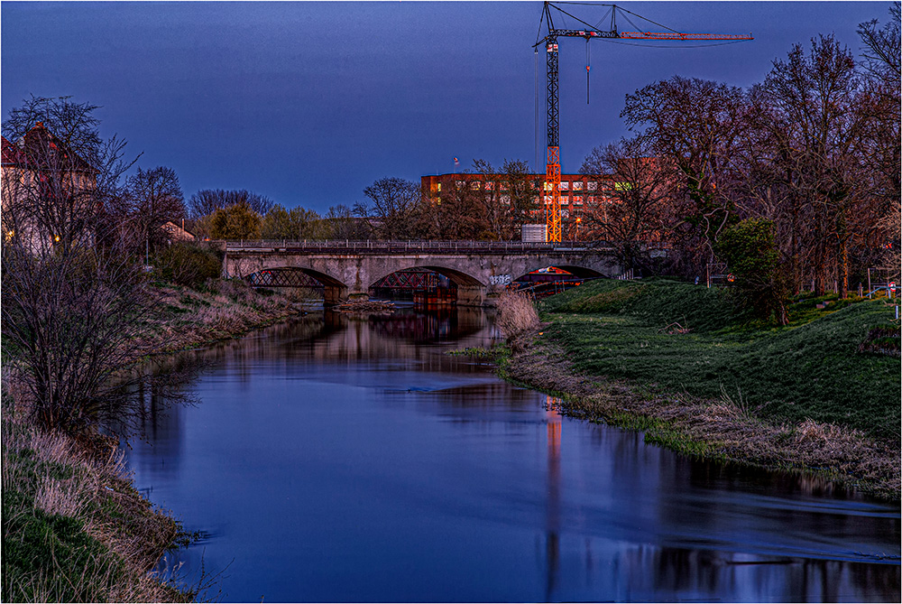 Die Eisenbahnbrücke in Staßfurt