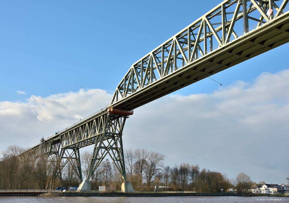 Die Eisenbahnbrücke über den Nordostseekanal bei Hochdonn