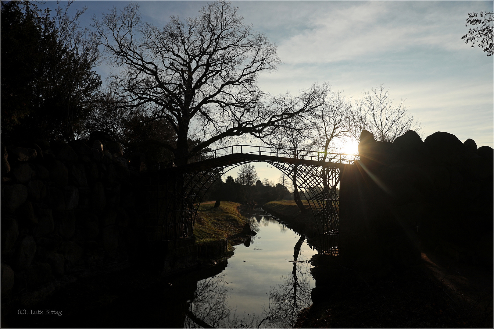 Die Eiserne Brücke im Gegenlicht