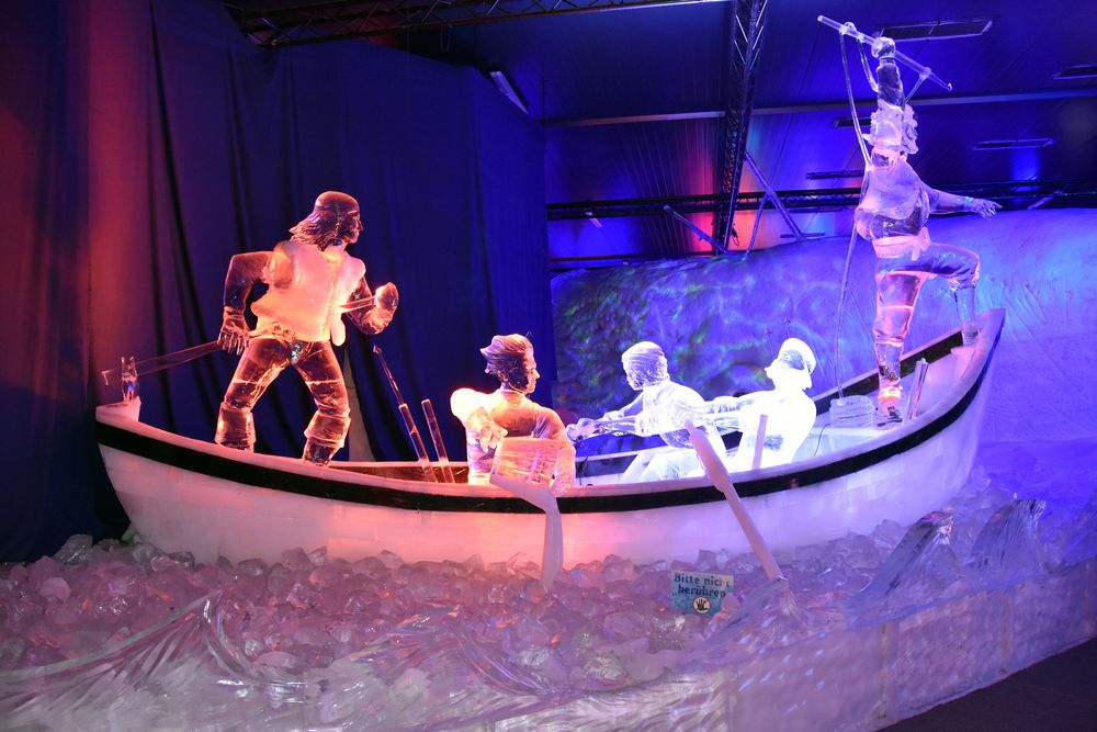 Die Eiswelt "Moby Dick" in Rövershagen (1)