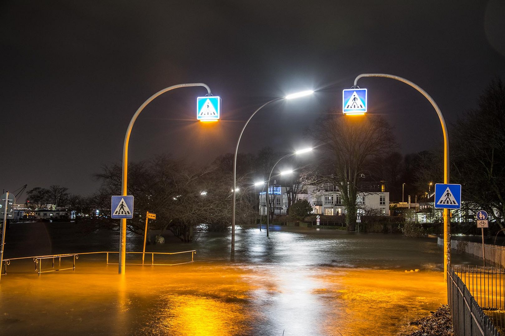 Die Elbchaussee bei Teufelsbrück