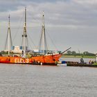 die "ELBE 3" ein Feuerschiff auf dem Weg zur Werft