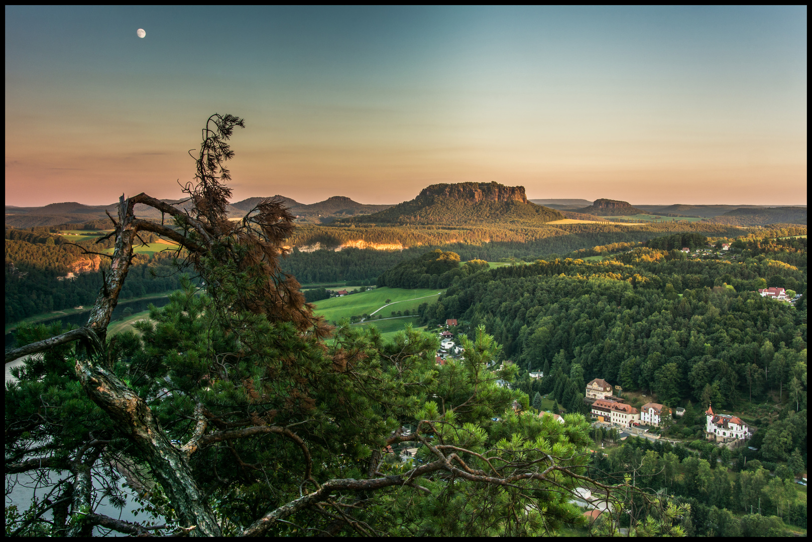 Die Elbe Abendämmerung