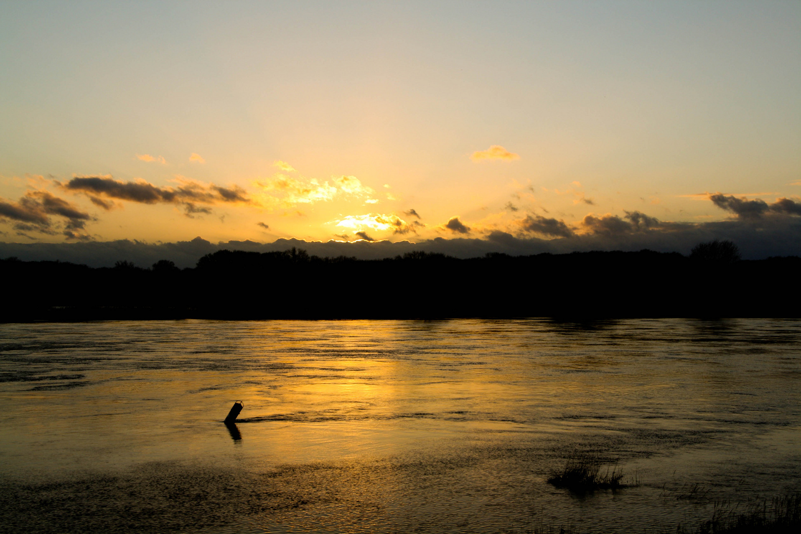 Die Elbe am Abend .....