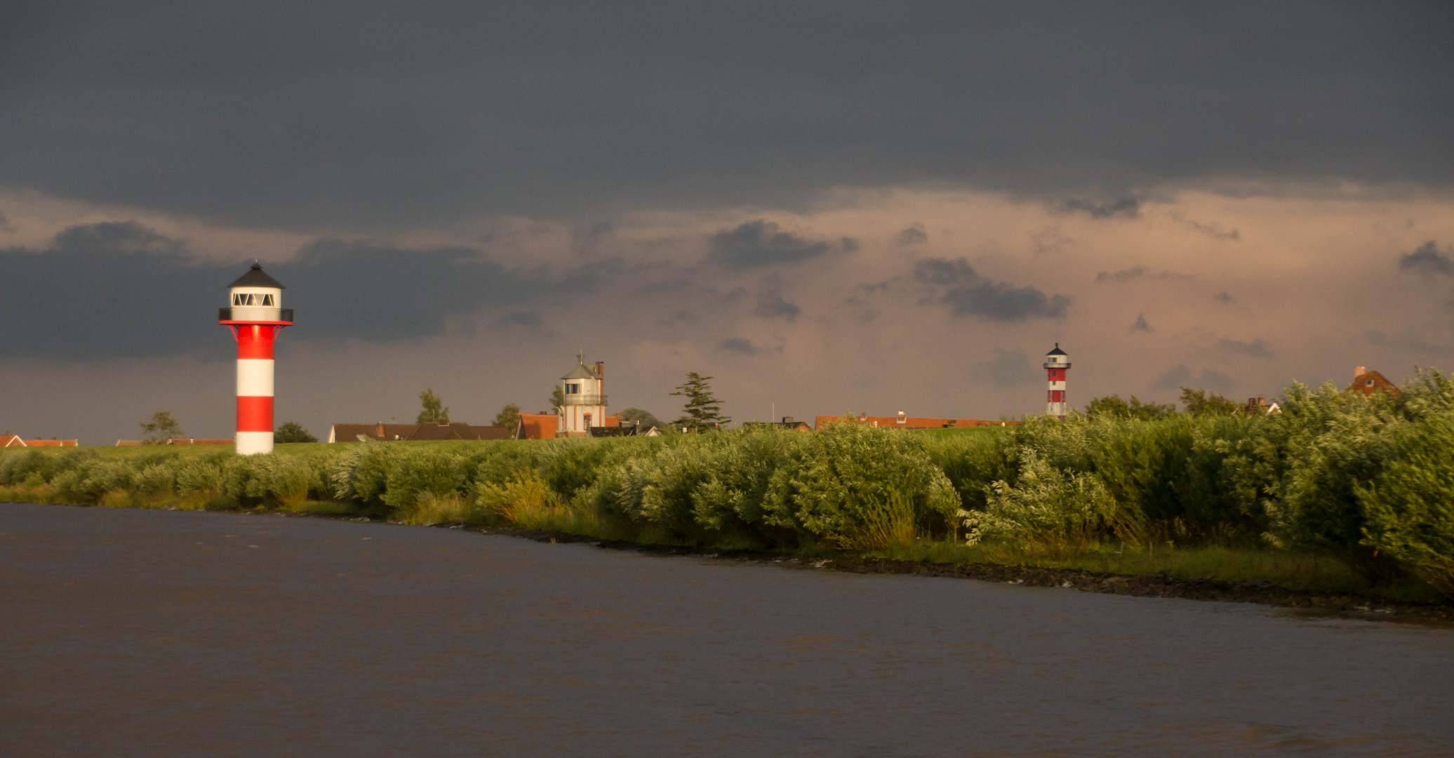 Die Elbe auf dem Weg durch das Alte Land