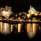 Die Elbe bei Nacht - Petrikirche, Wallonerkirche, Strandbar