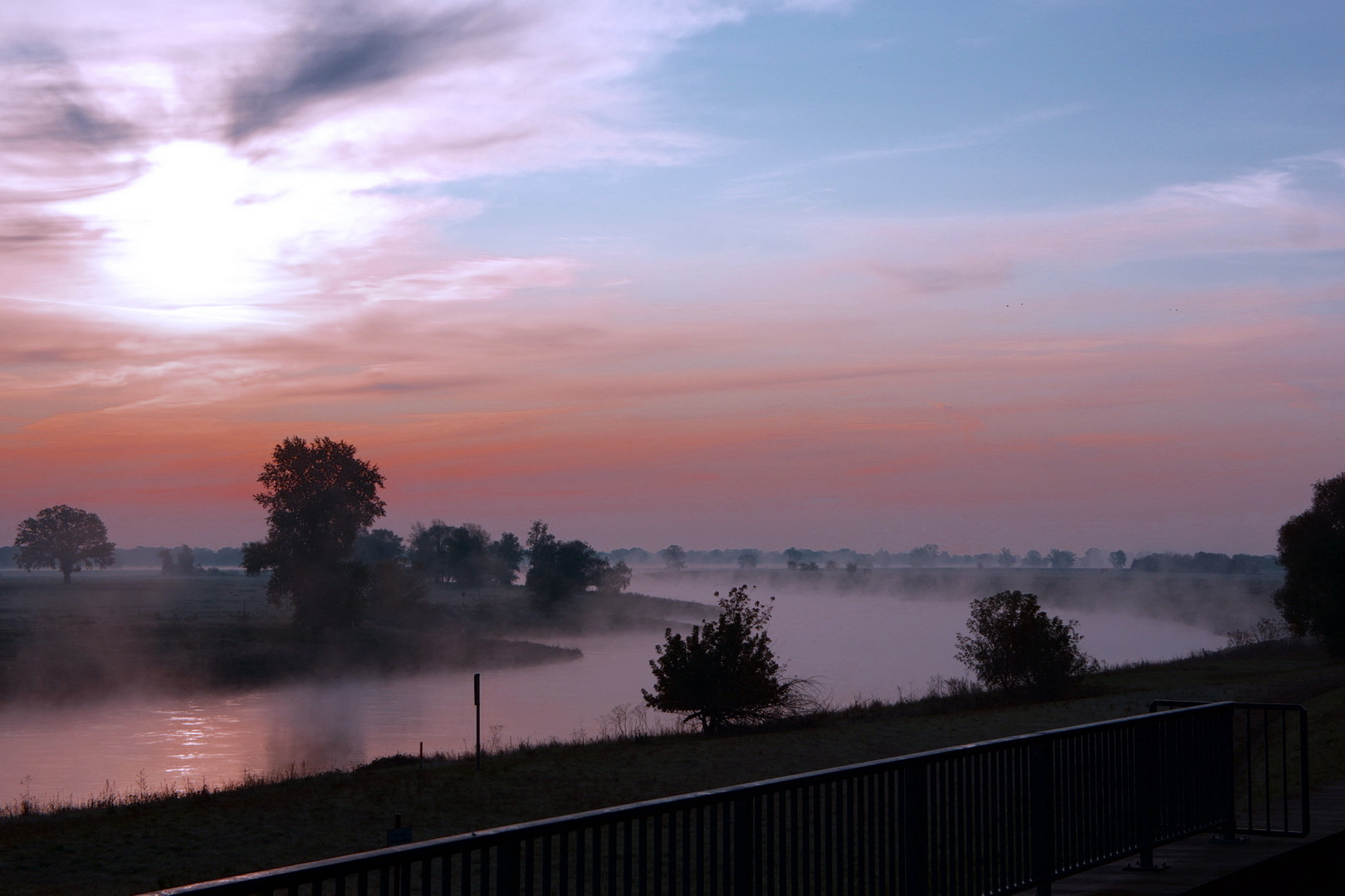 Die Elbe dampfte (2).